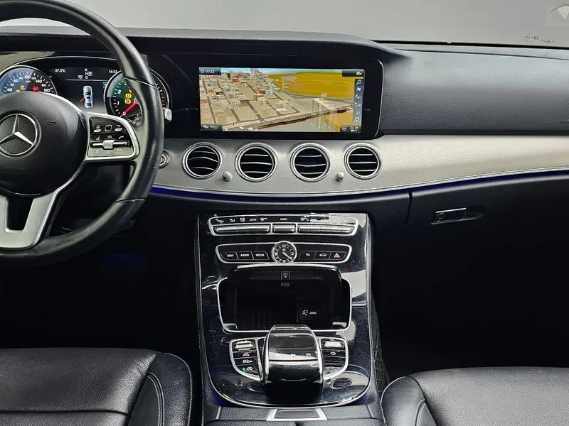 Mercedes-Benz E 300 САМО 30% АВАНС, снимка 17 - Автомобили и джипове - 56266603
