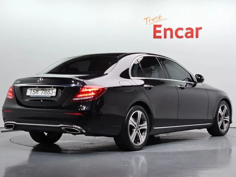 Mercedes-Benz E 300 САМО 30% АВАНС, снимка 2 - Автомобили и джипове - 56266603
