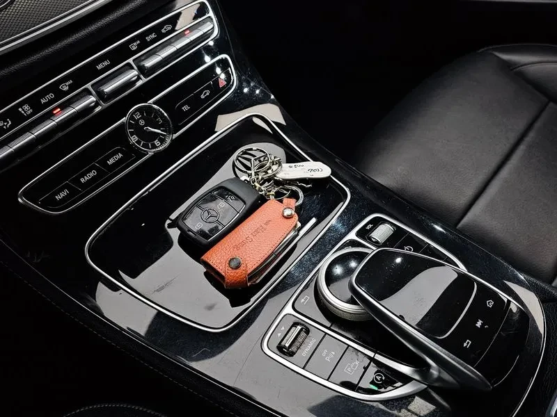 Mercedes-Benz E 300 САМО 30% АВАНС, снимка 16 - Автомобили и джипове - 56266603