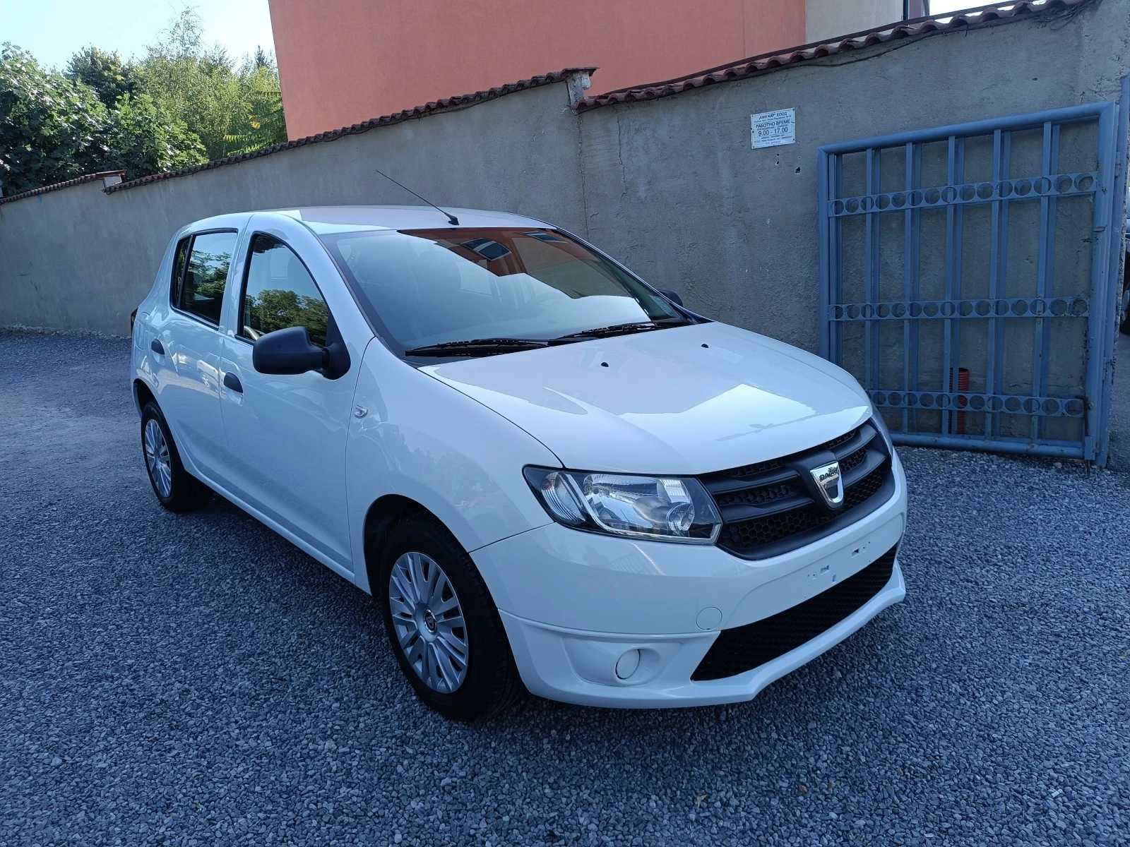 Dacia Sandero 1.2i ГАЗ - изображение 3