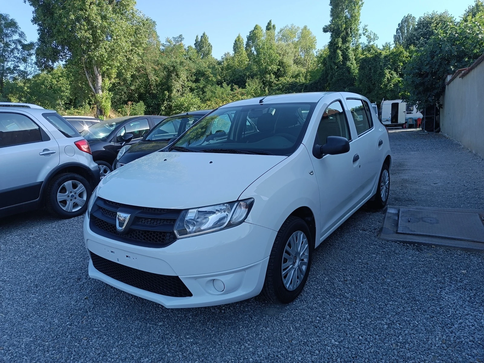 Dacia Sandero 1.2i ГАЗ - изображение 2