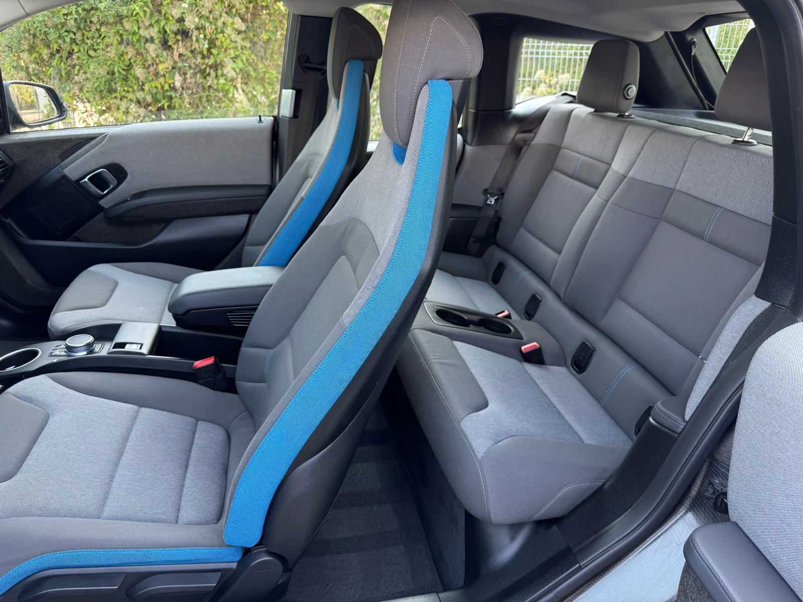 BMW i3 120AH/КАМЕРА/ТЕРМОПОМПА/ГАРАНЦИЯ/ГОЛЯМА НАВИГАЦИЯ - изображение 7
