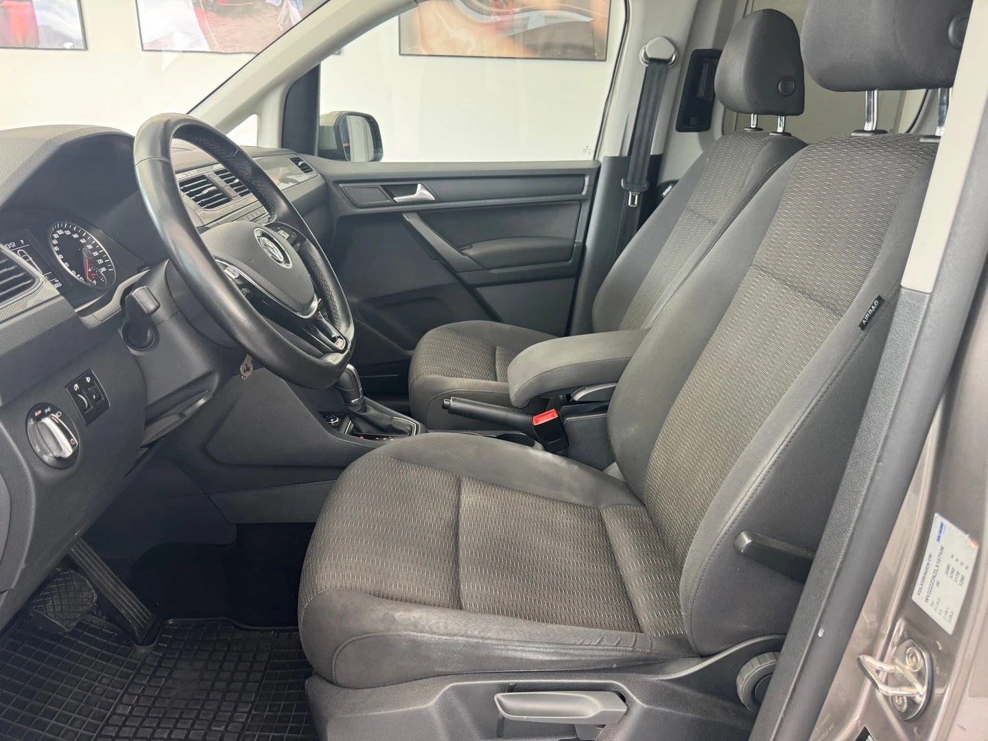VW Caddy Comfortline TDI BMT 5 места - изображение 5