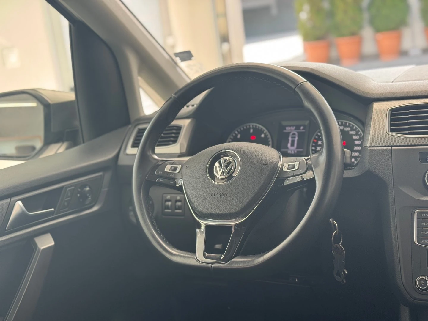 VW Caddy Comfortline TDI BMT 5 места - изображение 9