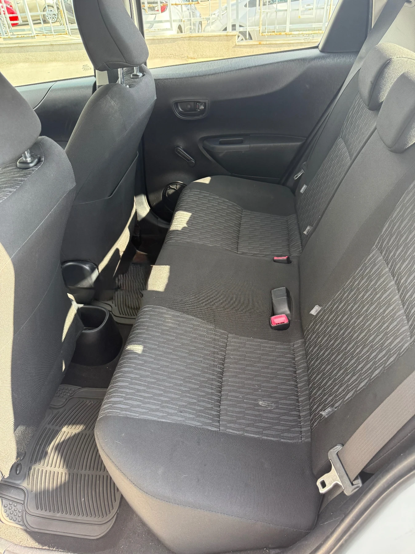 Toyota Yaris  - изображение 9