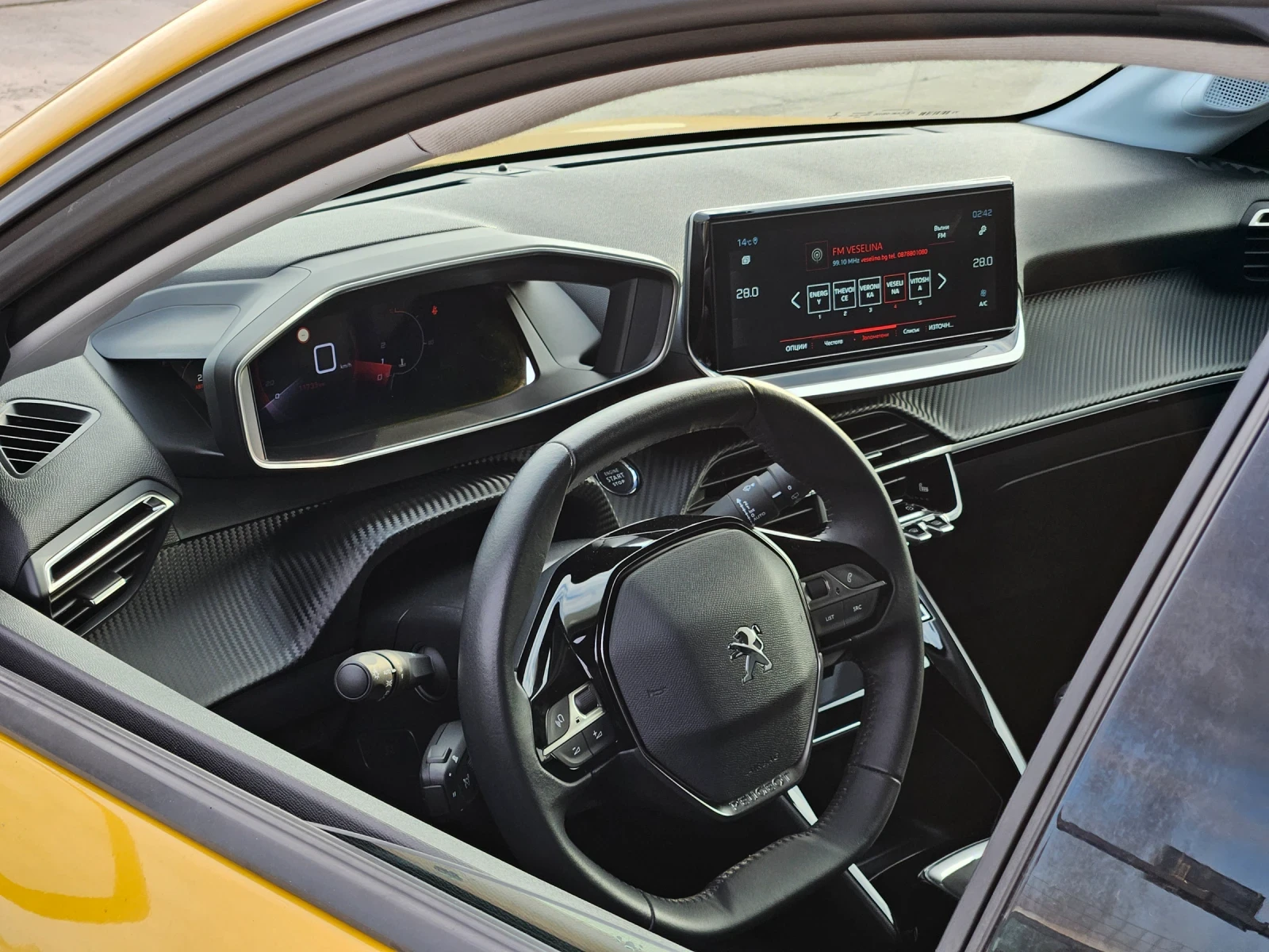 Peugeot 208  - изображение 10