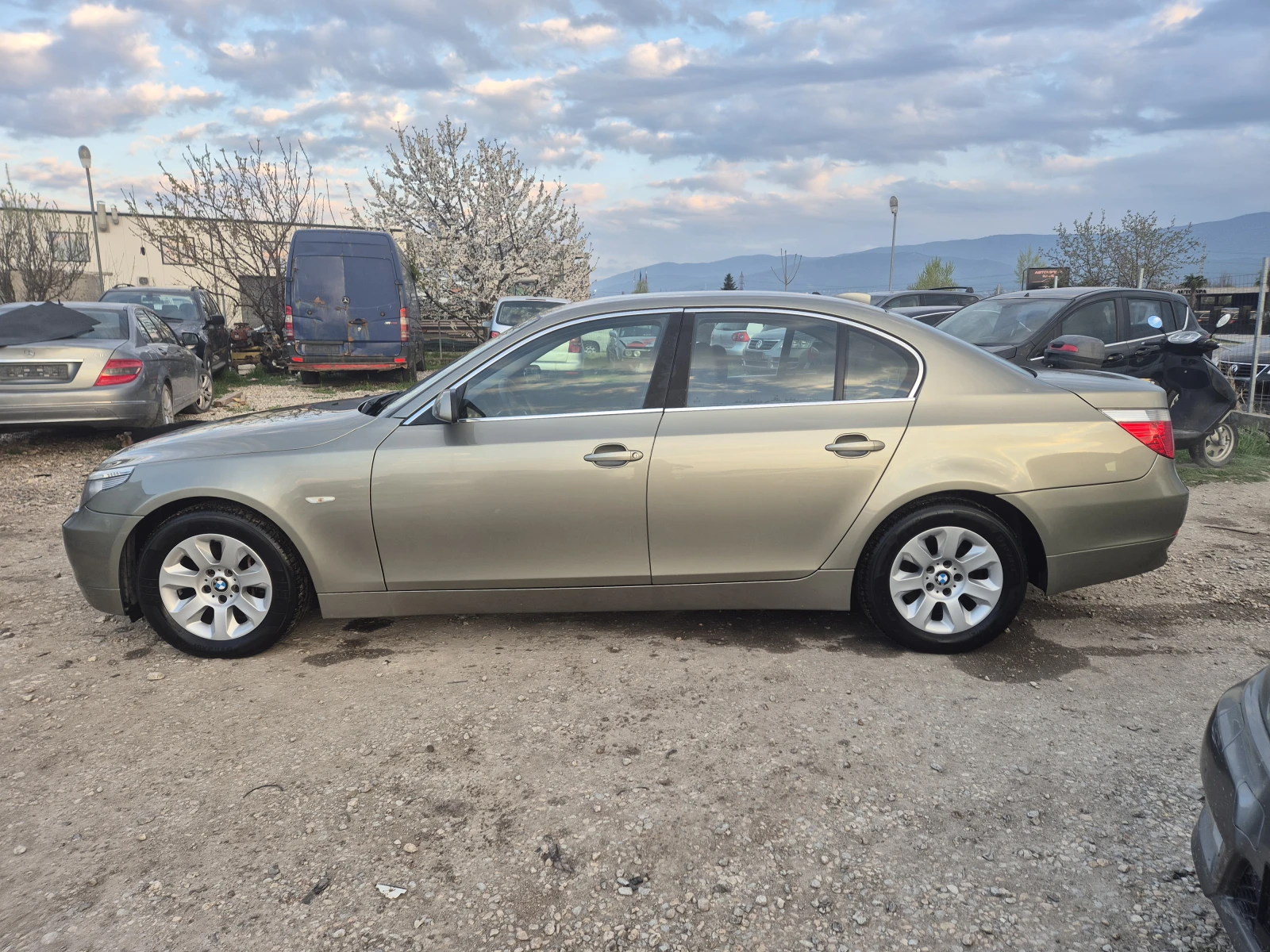 BMW 525 ЧИСТО НОВА! , снимка 8 - Автомобили и джипове - 54168656