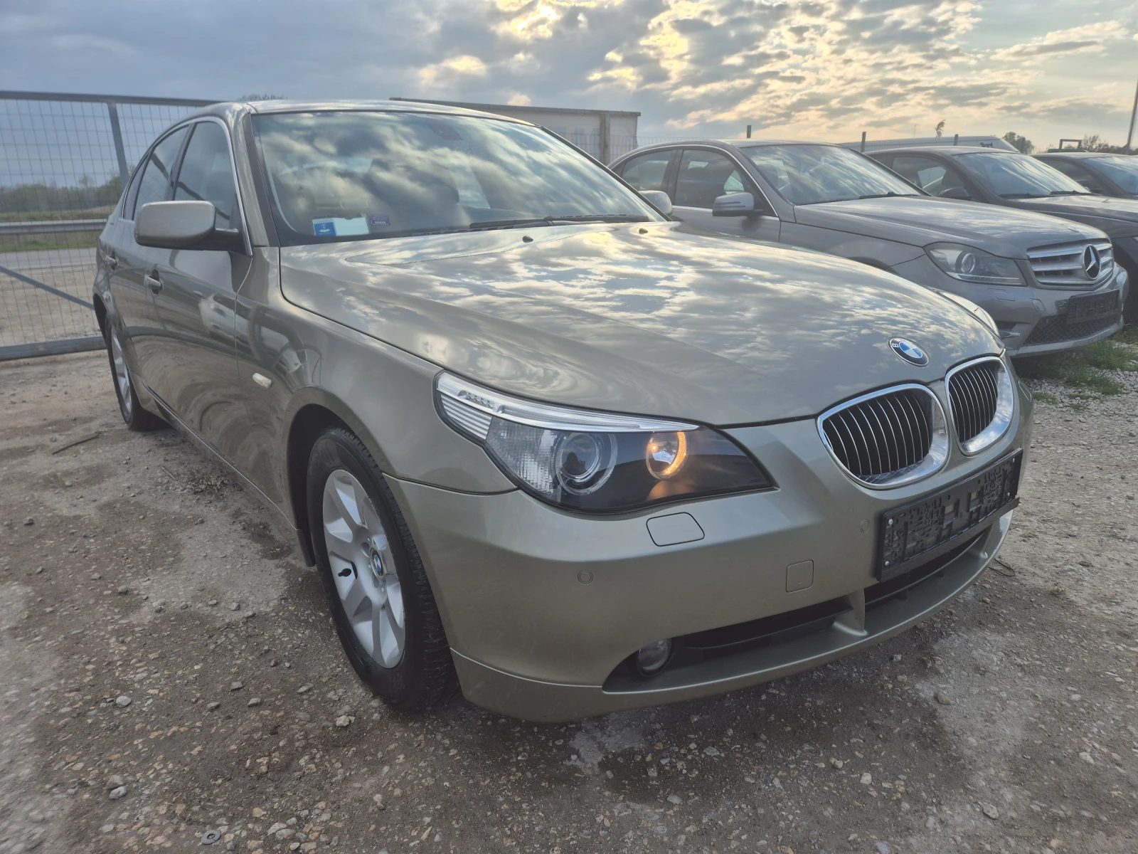 BMW 525 ЧИСТО НОВА! , снимка 3 - Автомобили и джипове - 54168656
