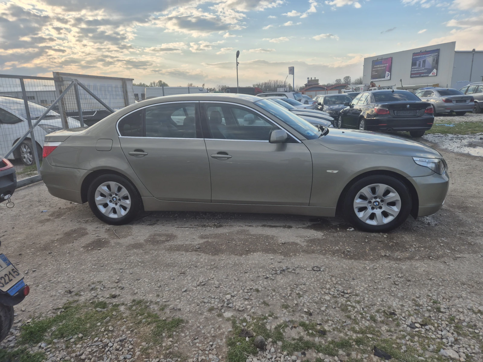 BMW 525 ЧИСТО НОВА! , снимка 4 - Автомобили и джипове - 54168656