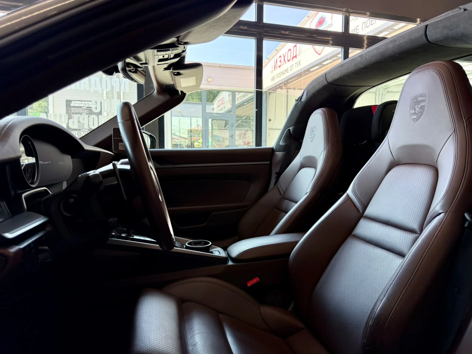 Porsche 911 Targa 4* PPF* Поръчково изпълнение* ЛИЗИНГ, снимка 8 - Автомобили и джипове - 55295746