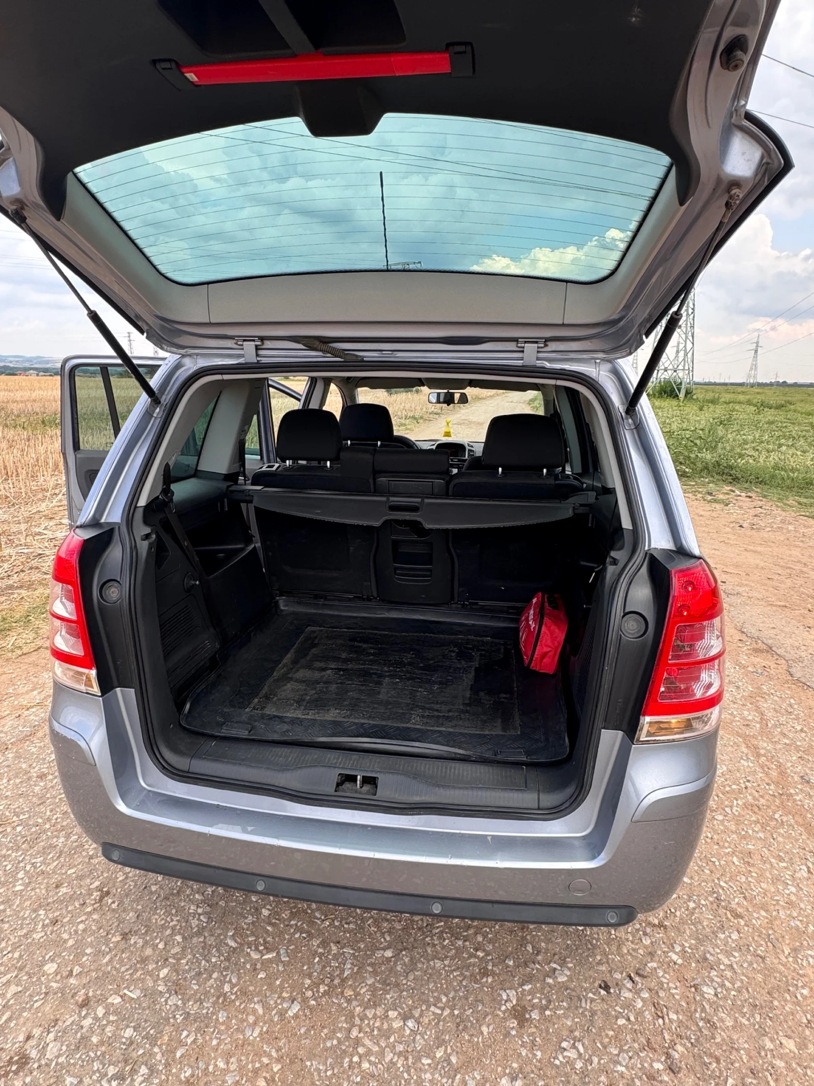 Opel Zafira, снимка 8 - Автомобили и джипове - 55417302