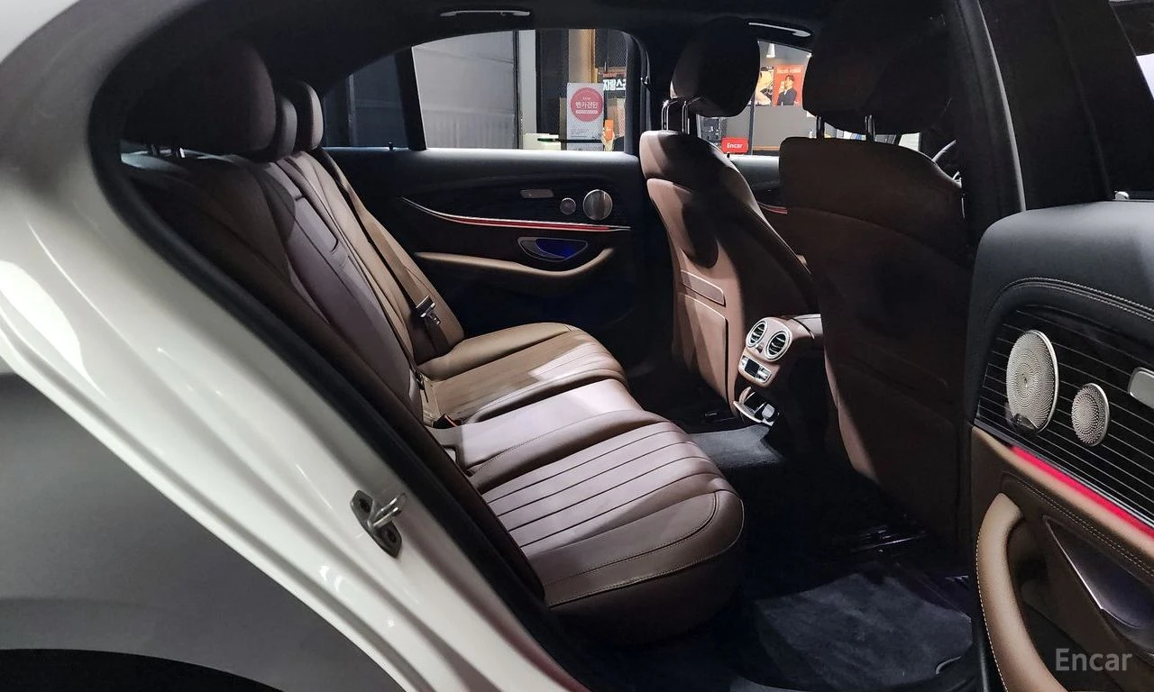 Mercedes-Benz E 350 4MATIC* BURMESTER* ОБДУХВАНЕ* LANE* ASSIST* 360КАМ, снимка 16 - Автомобили и джипове - 55695784