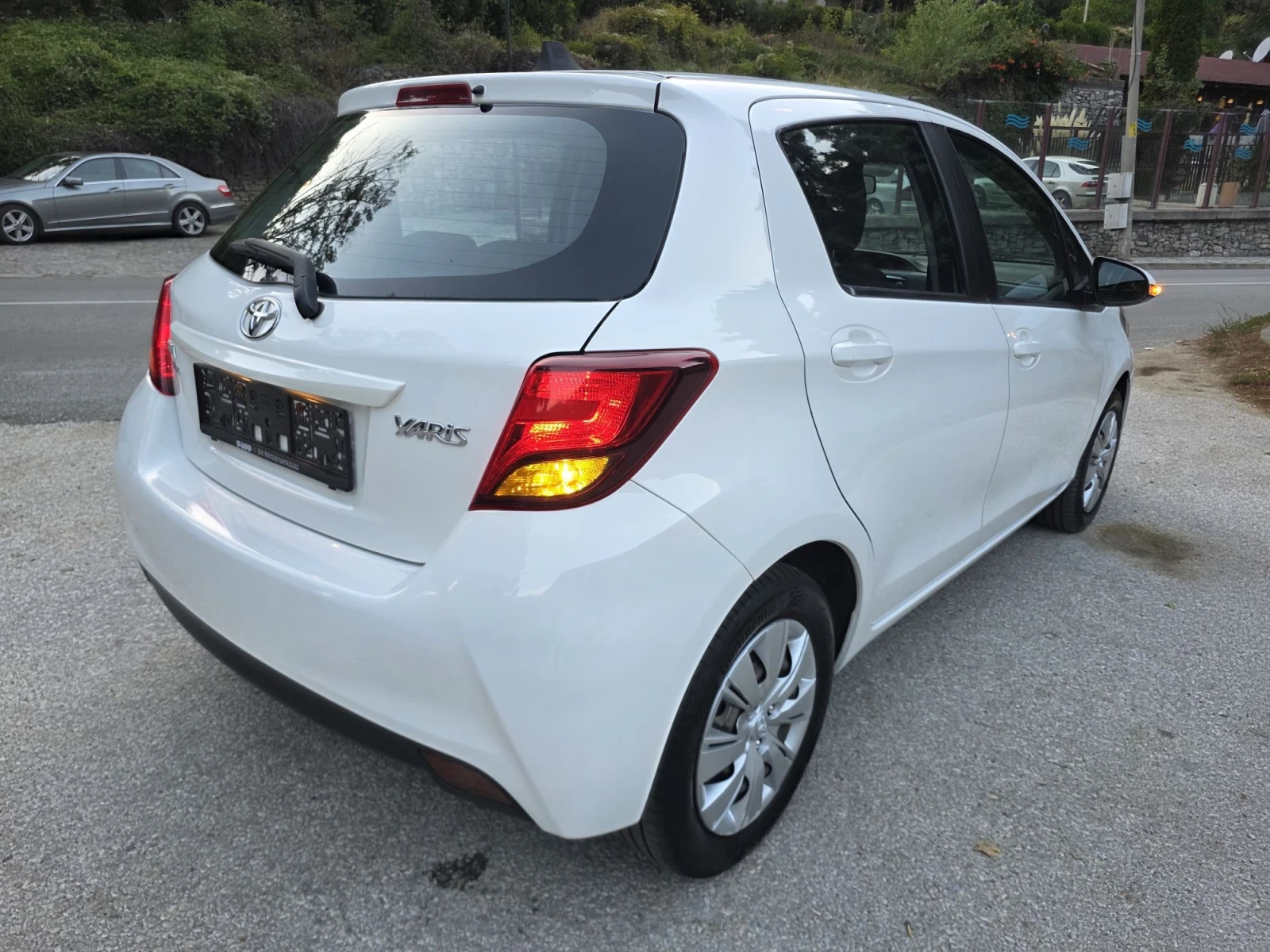 Toyota Yaris 1.33 VVT-i NAVI KAMERA KLIMATIK EVRO 6B, снимка 6 - Автомобили и джипове - 56061936