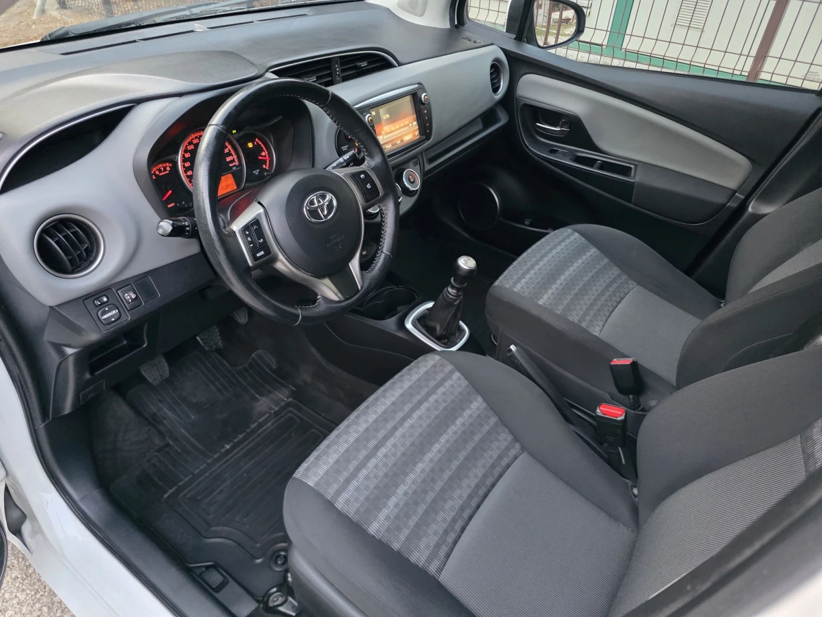 Toyota Yaris 1.33 VVT-i NAVI KAMERA KLIMATIK EVRO 6B, снимка 12 - Автомобили и джипове - 56061936