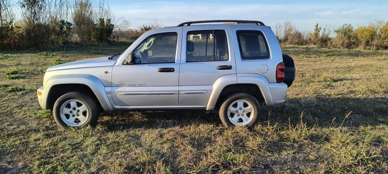 Jeep Cherokee, снимка 14 - Автомобили и джипове - 48649410