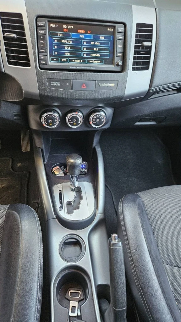 Mitsubishi Outlander 2.0, снимка 5 - Автомобили и джипове - 55897868