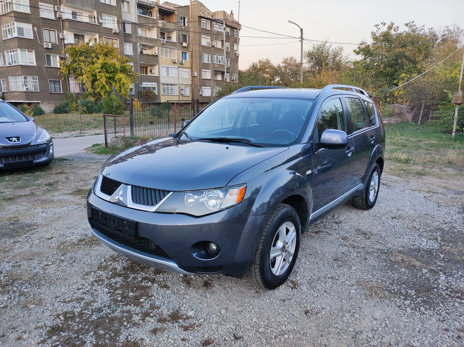 Mitsubishi Outlander 2.0Di-D 140ps 4x4 177000km - изображение 2