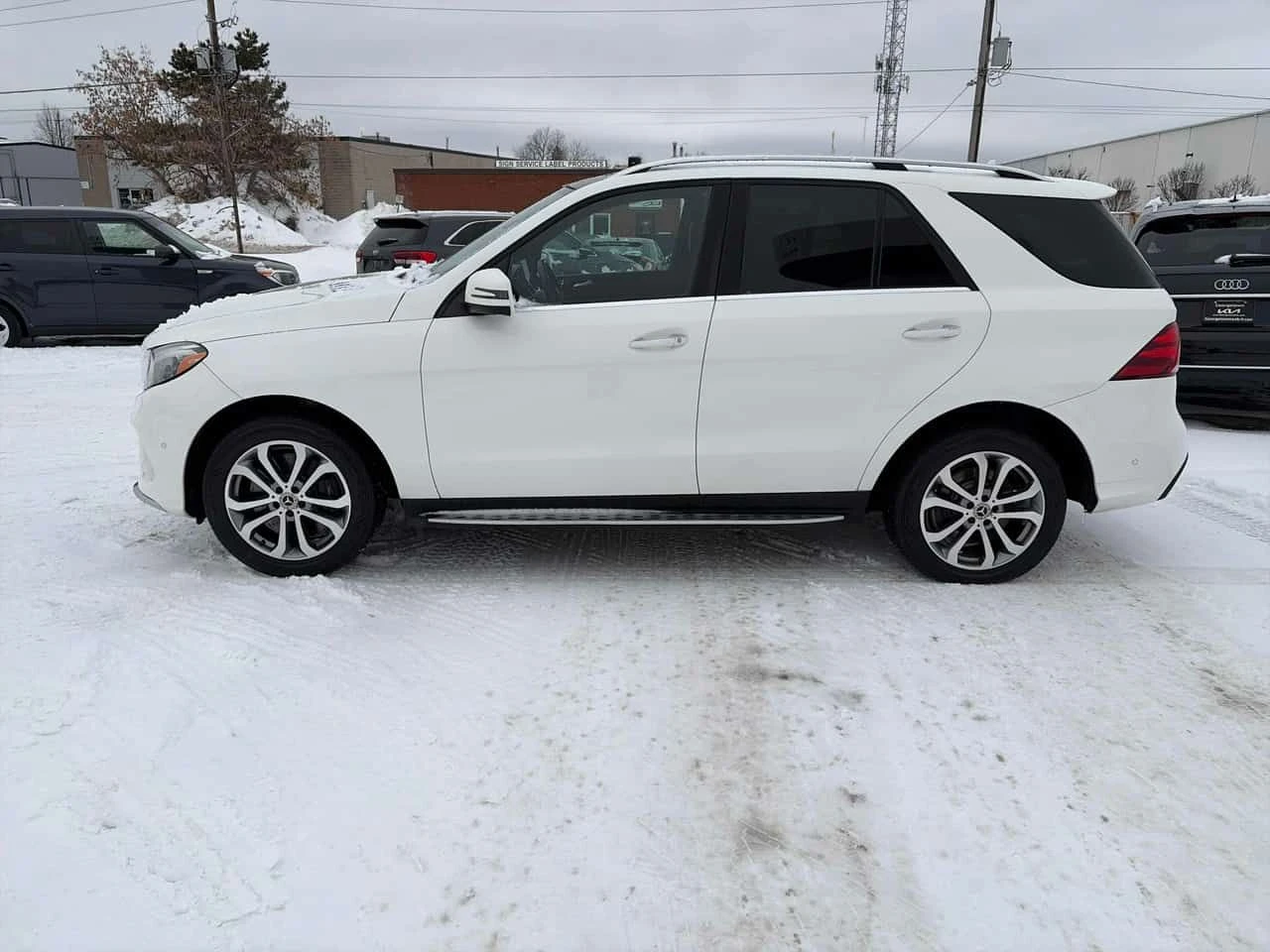 Mercedes-Benz GLE 400 4MATIC | AMG Line | PANO | 360 | KEYLESS | CARFAX - изображение 2