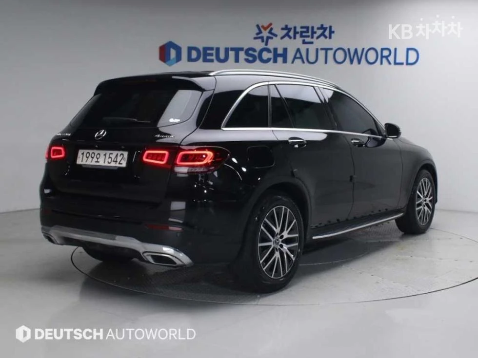Mercedes-Benz GLC 220, снимка 2 - Автомобили и джипове - 54772850