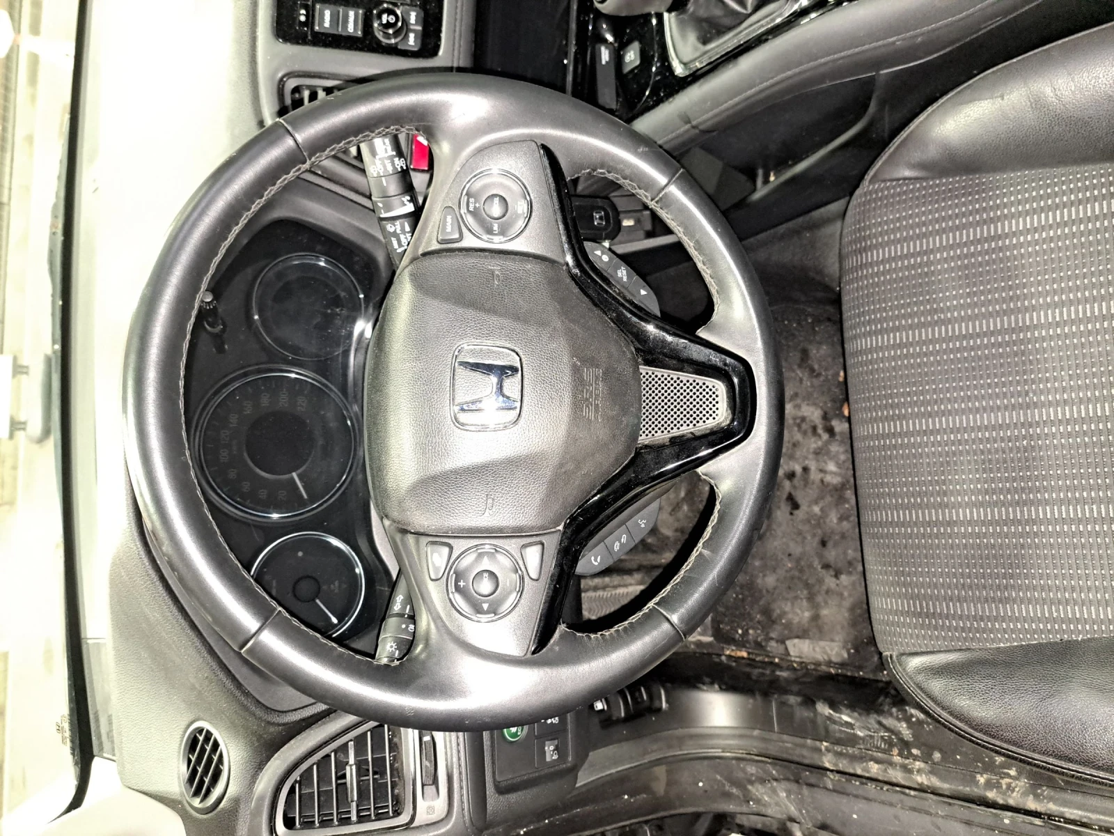 Honda Hr-v 1.5i КОЖА Холандия, снимка 9 - Автомобили и джипове - 55235606