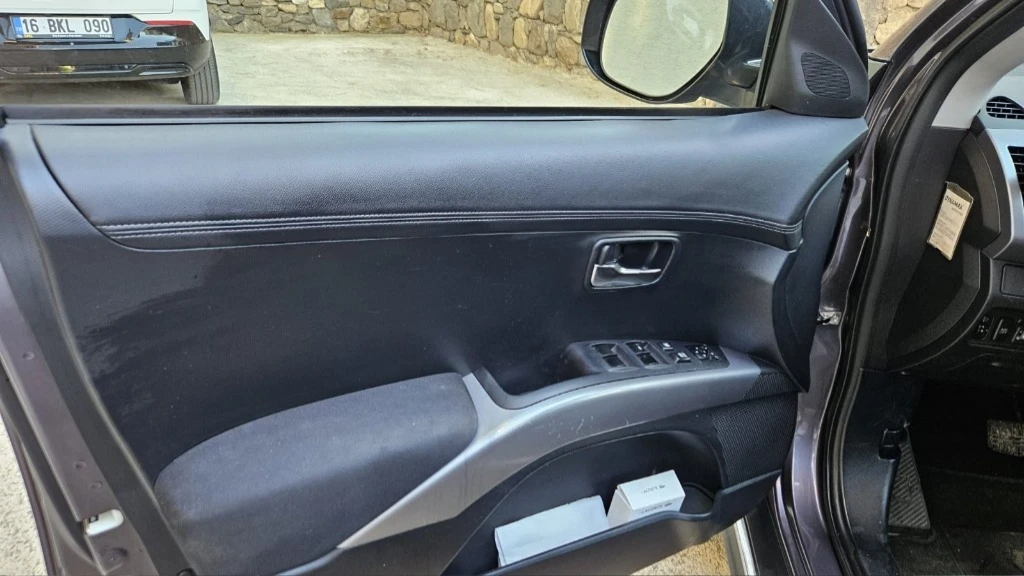 Mitsubishi Outlander 2.0, снимка 10 - Автомобили и джипове - 55897868