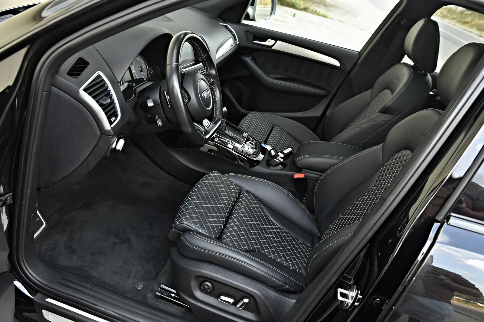 Audi SQ5 3.0TDI COMPETITION PLUS340h.p S-LINE RS-SITZE 20RS, снимка 8 - Автомобили и джипове - 55911886