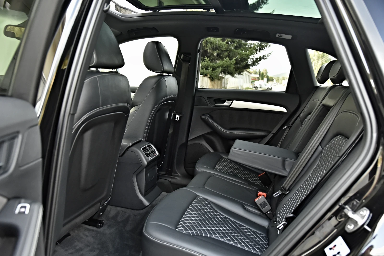 Audi SQ5 3.0TDI COMPETITION PLUS340h.p S-LINE RS-SITZE 20RS, снимка 16 - Автомобили и джипове - 55911886