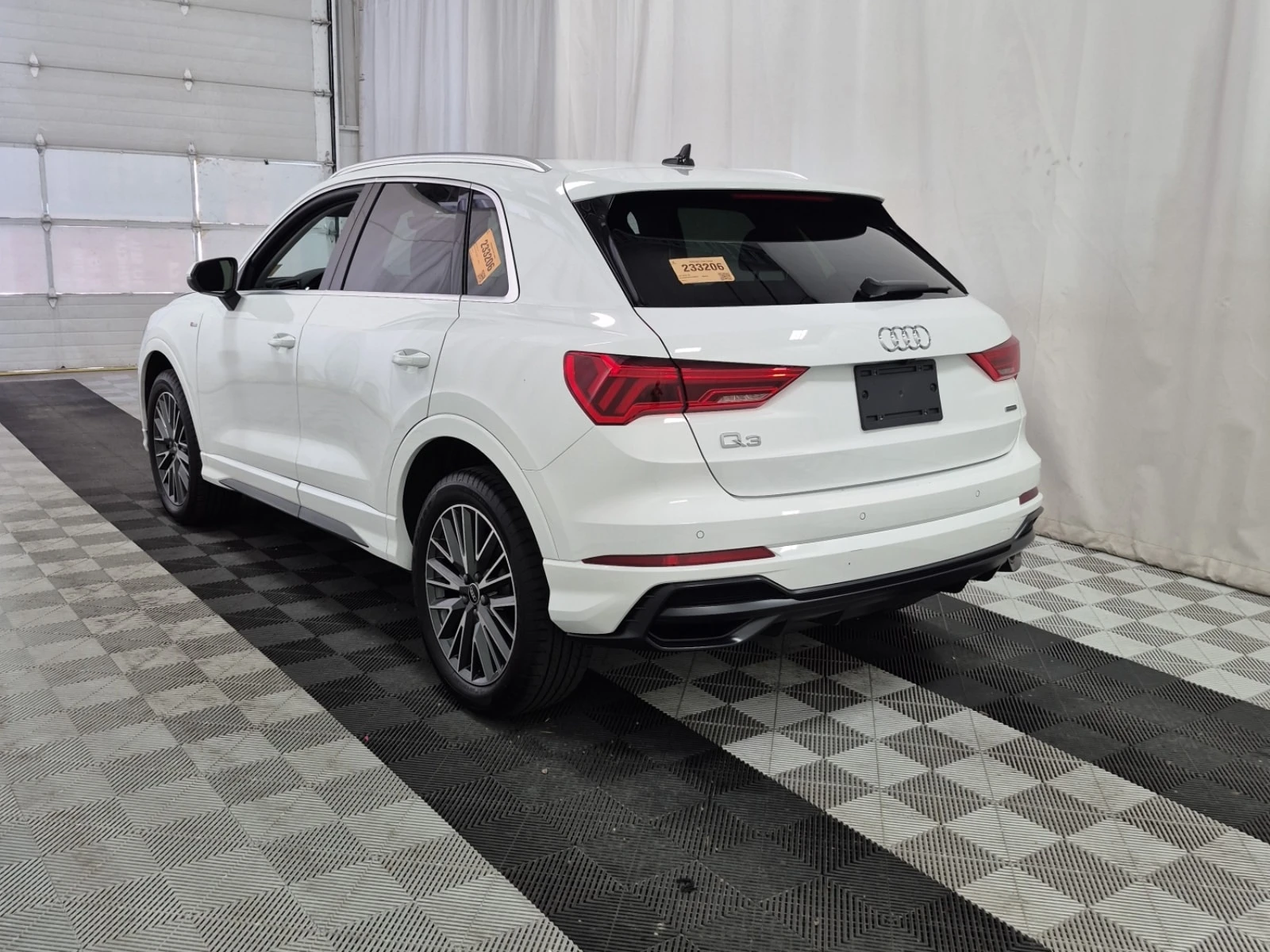 Audi Q3 PROGRESSIV| PANO| ПОДГРЕВИ| 2 КЛЮЧА| , снимка 4 - Автомобили и джипове - 56126074