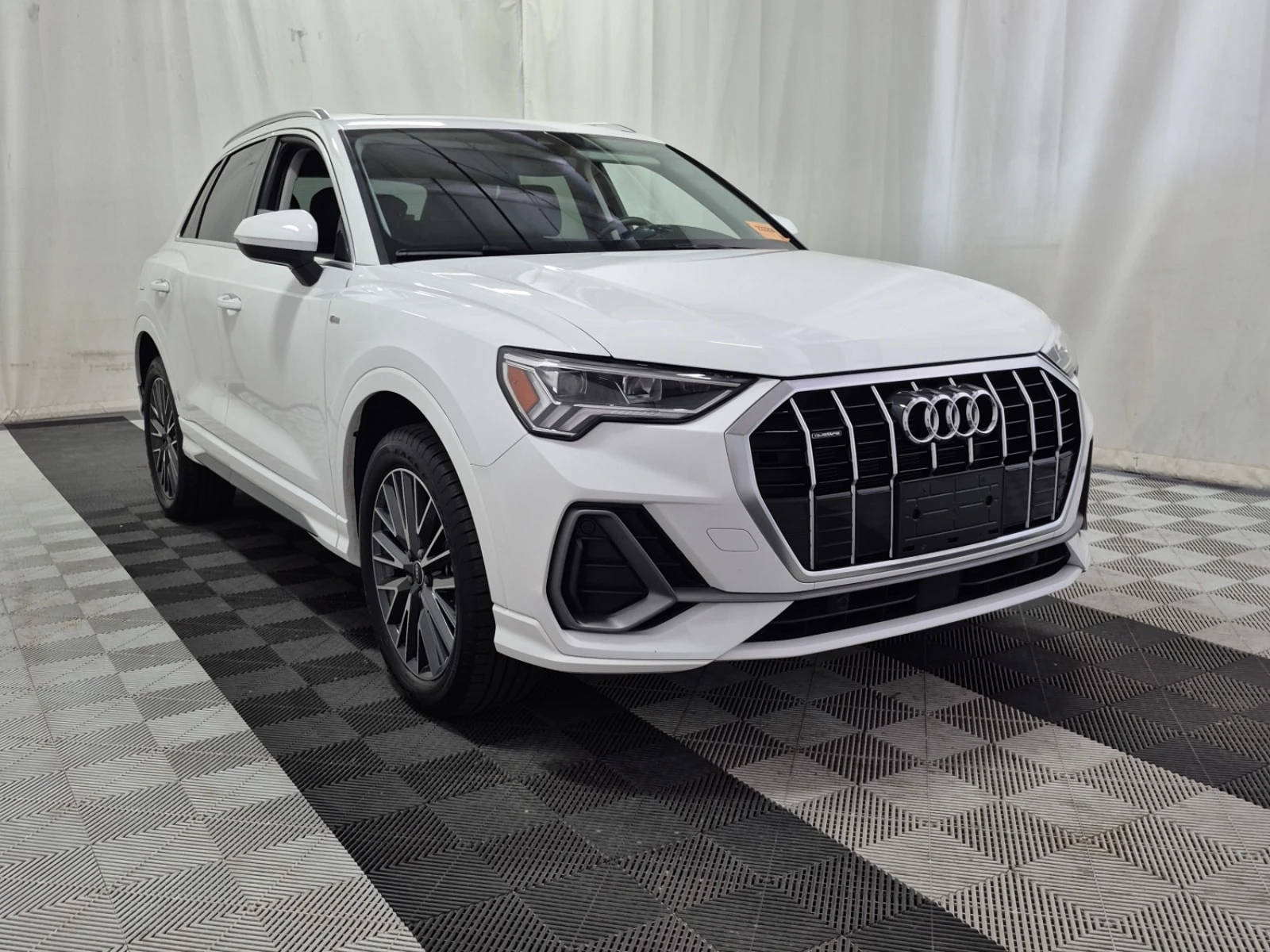 Audi Q3 PROGRESSIV| PANO| ПОДГРЕВИ| 2 КЛЮЧА| , снимка 2 - Автомобили и джипове - 56126074