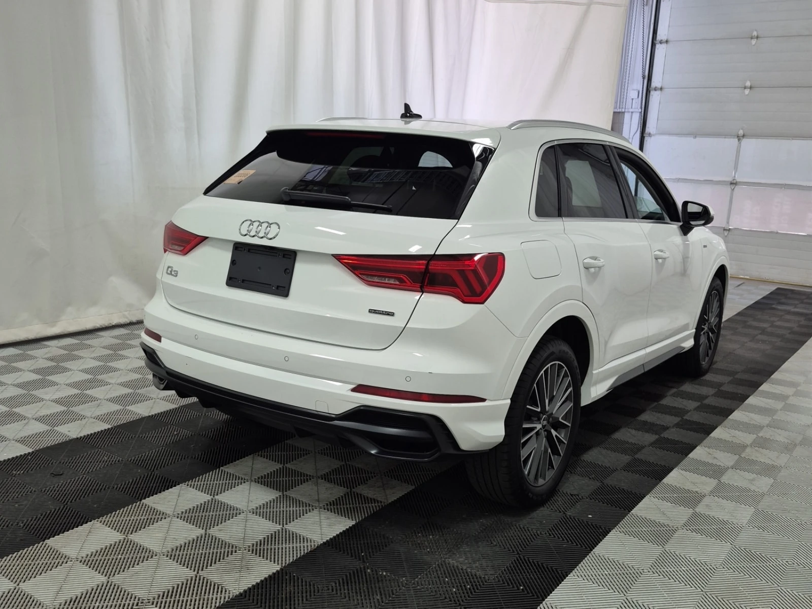 Audi Q3 PROGRESSIV| PANO| ПОДГРЕВИ| 2 КЛЮЧА| , снимка 3 - Автомобили и джипове - 56126074