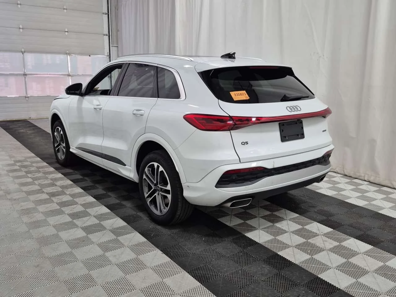 Audi Q5 2.0 TFSI| 360| HUD| 2 КЛЮЧА| , снимка 4 - Автомобили и джипове - 56307612