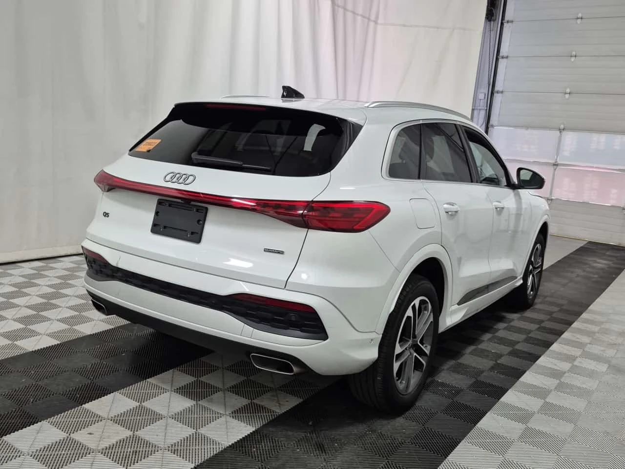 Audi Q5 2.0 TFSI| 360| HUD| 2 КЛЮЧА| , снимка 3 - Автомобили и джипове - 56307612