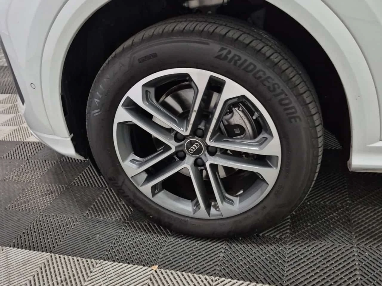 Audi Q5 2.0 TFSI| 360| HUD| 2 КЛЮЧА| , снимка 6 - Автомобили и джипове - 56307612