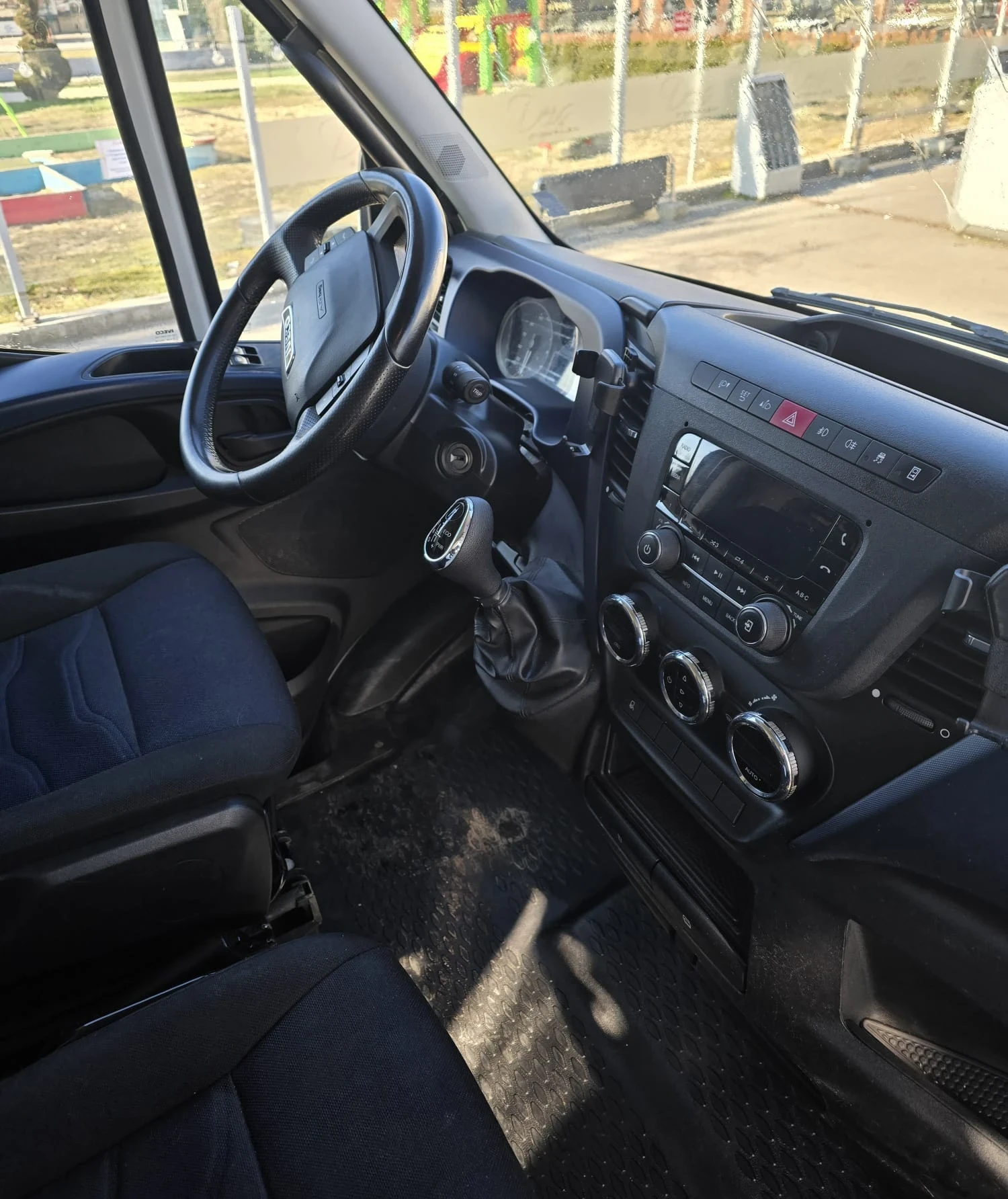 Iveco Daily Автомат, снимка 10 - Бусове и автобуси - 54990639