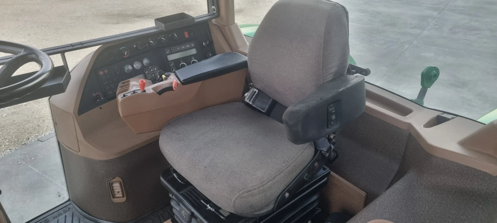 Трактор John Deere  8200 Powerschift - изображение 7