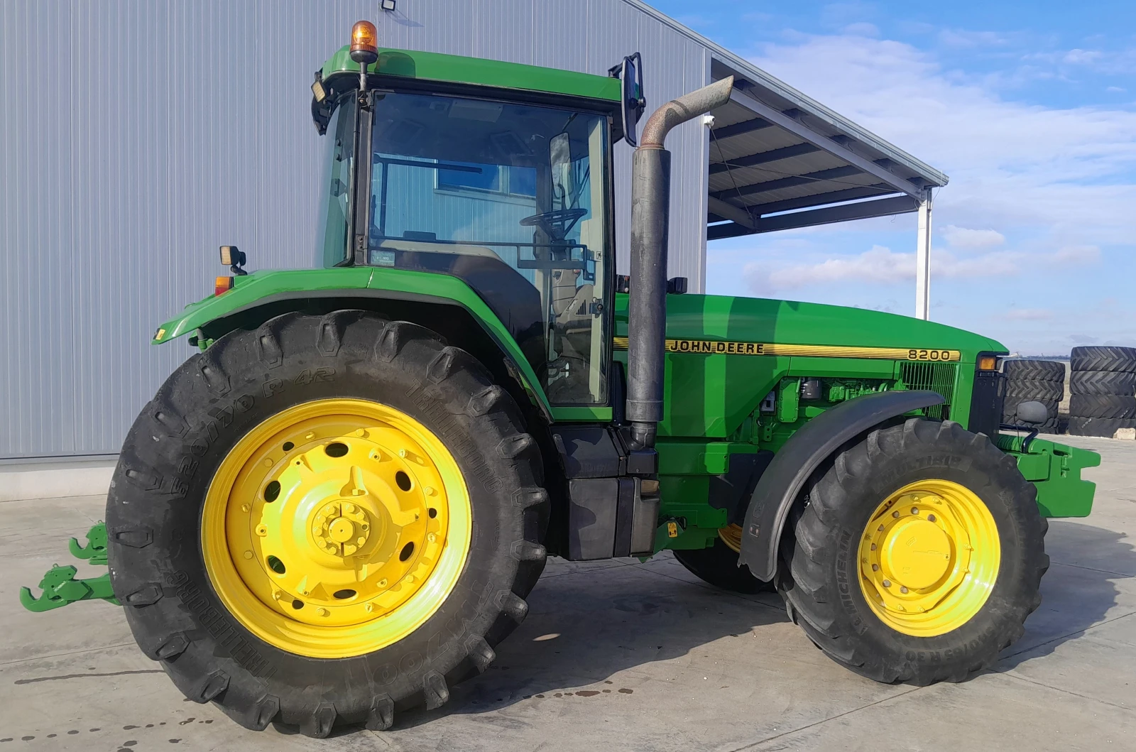 Трактор John Deere  8200 Powerschift - изображение 3