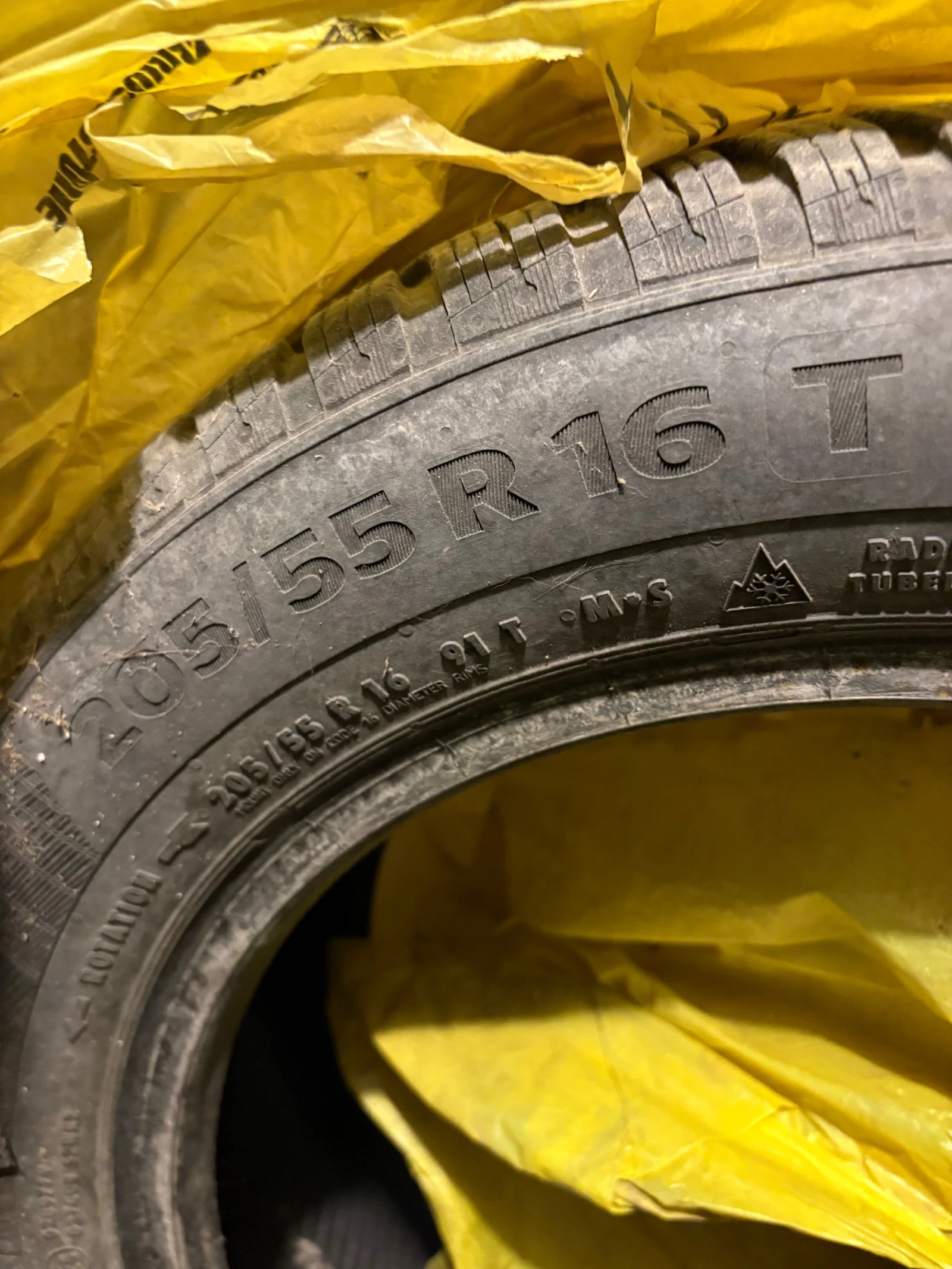 Гуми Зимни 205/55R16, снимка 3 - Гуми и джанти - 54003801