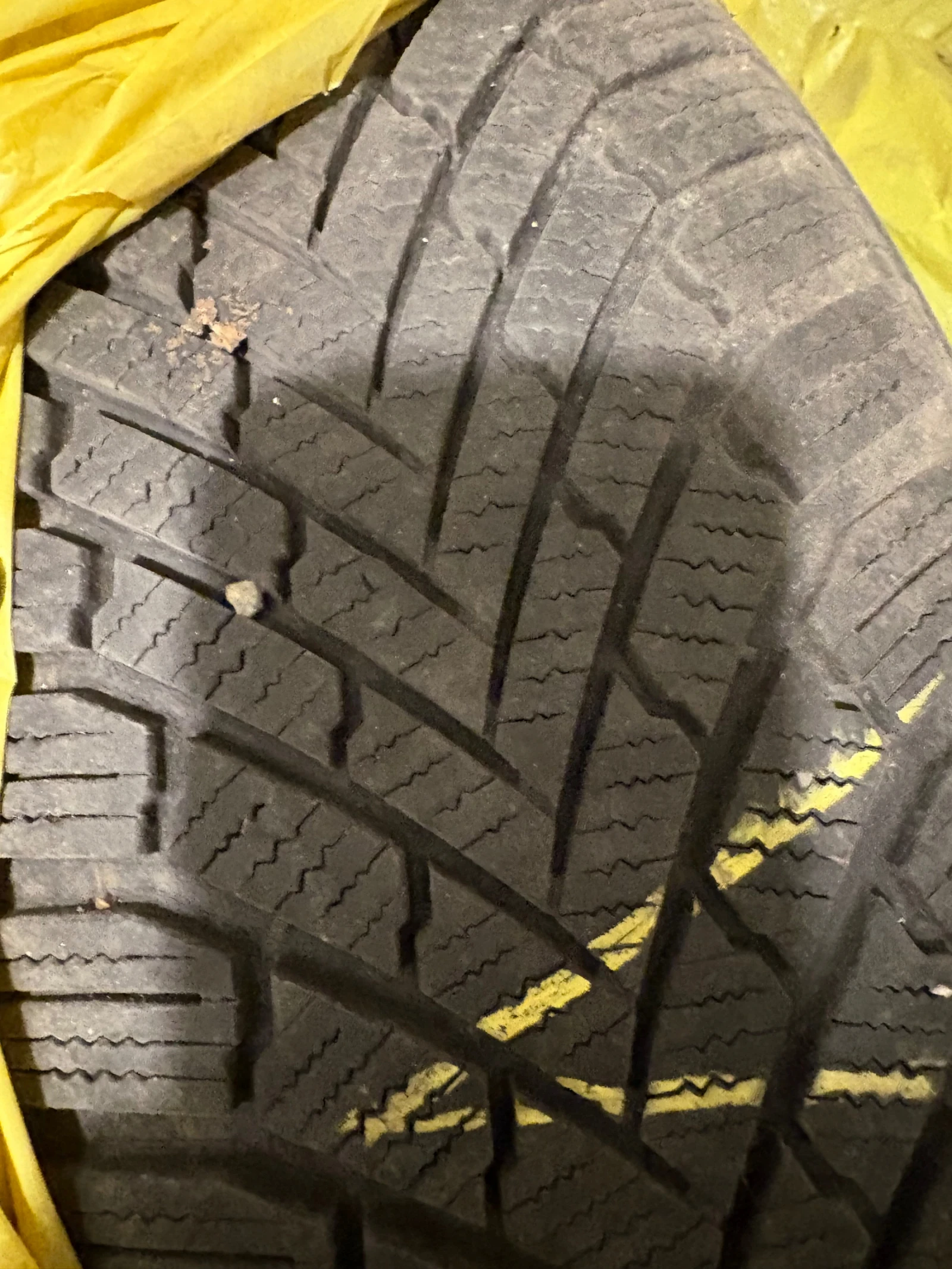 Гуми Зимни 205/55R16, снимка 2 - Гуми и джанти - 54003801