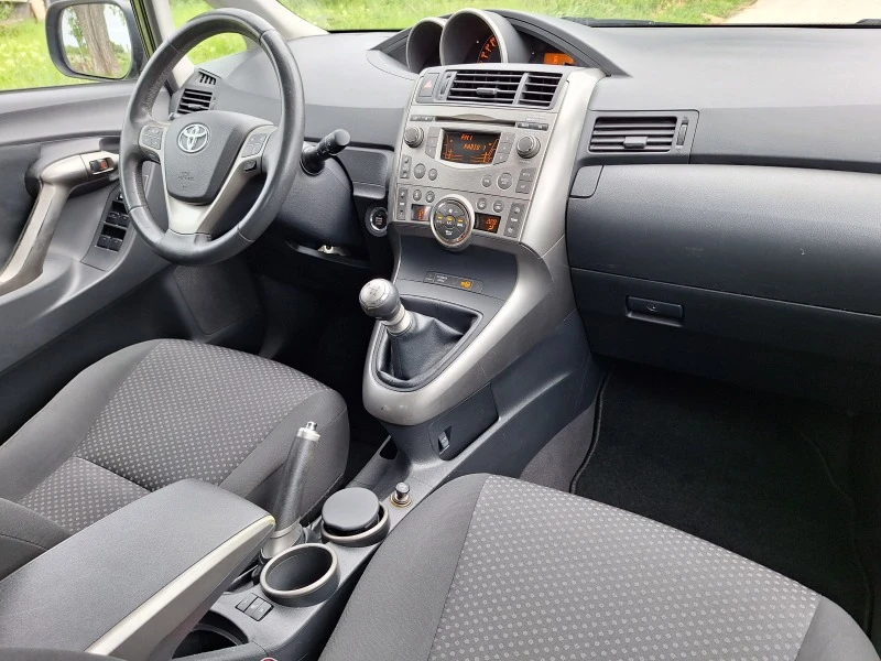 Toyota Verso 2.0* D-4D* 126кс.* KEYLESS, снимка 13 - Автомобили и джипове - 45530806