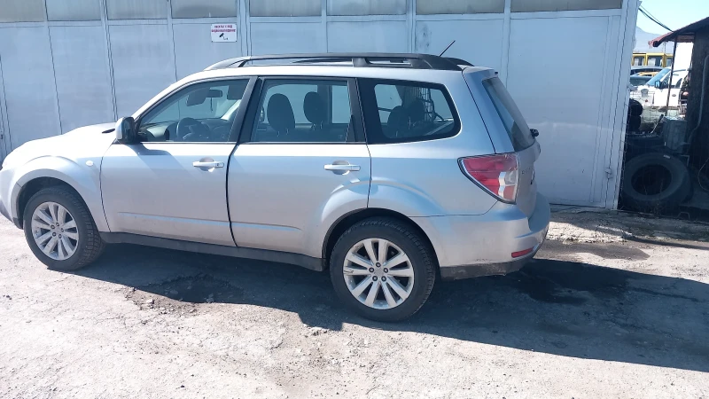 Subaru Forester 2.0 , снимка 3 - Автомобили и джипове - 47931751