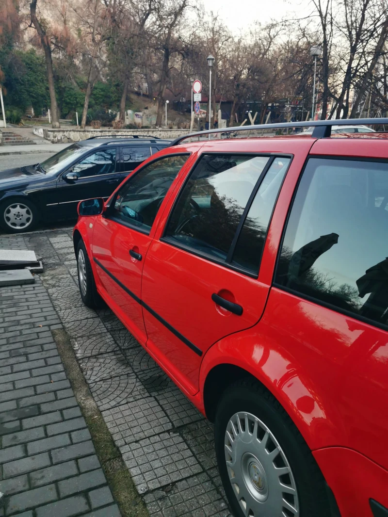 VW Golf Комби, снимка 7 - Автомобили и джипове - 48500582