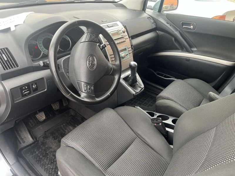 Toyota Corolla verso 2.2 D, снимка 12 - Автомобили и джипове - 48894634