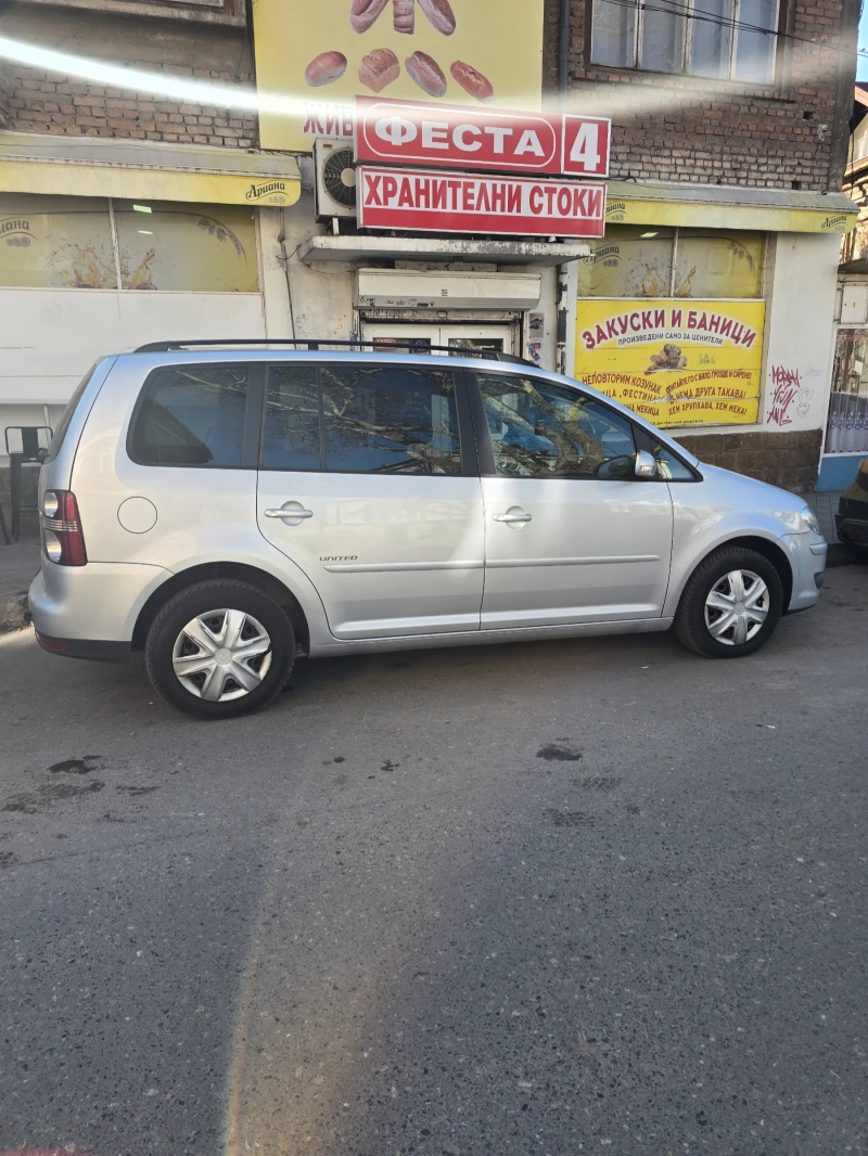 VW Touran, снимка 8 - Автомобили и джипове - 49008443