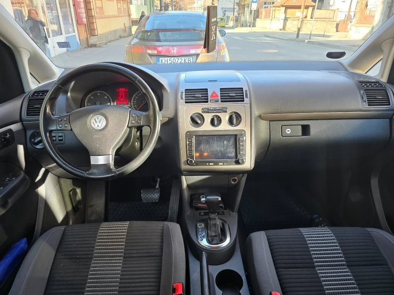 VW Touran, снимка 6 - Автомобили и джипове - 49008443