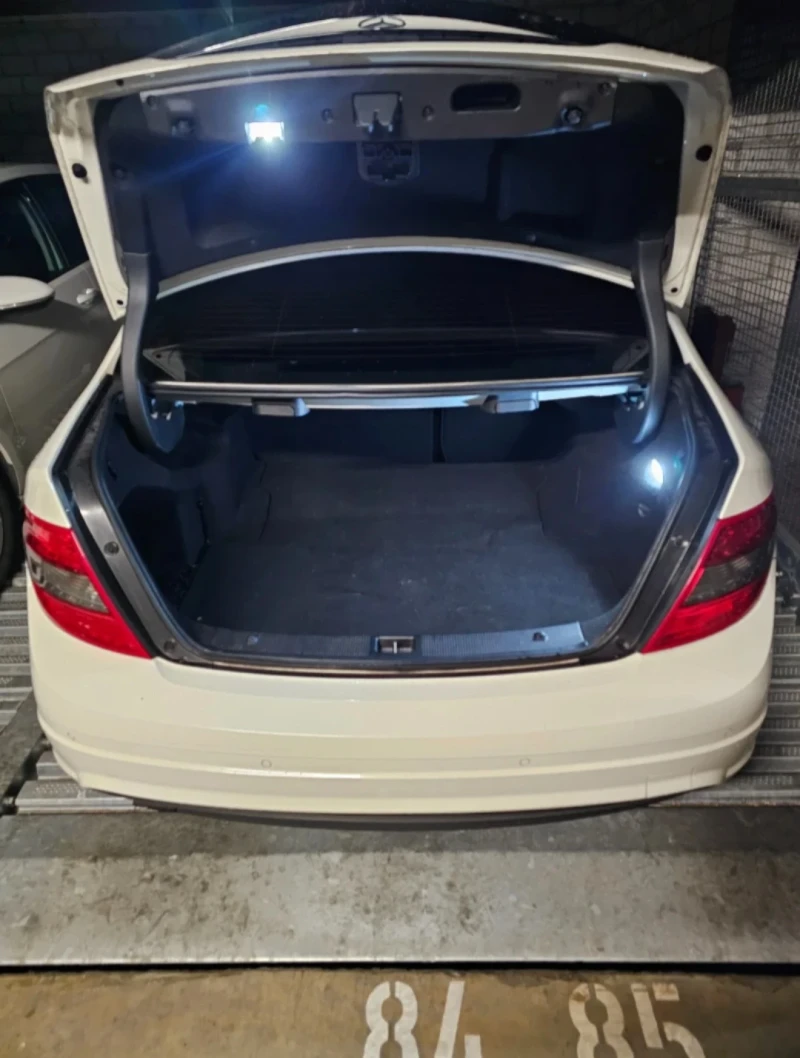 Mercedes-Benz C 180 Avantgarde | AMG pack| Кожен Салон| Navi| Панорама, снимка 7 - Автомобили и джипове - 52886717