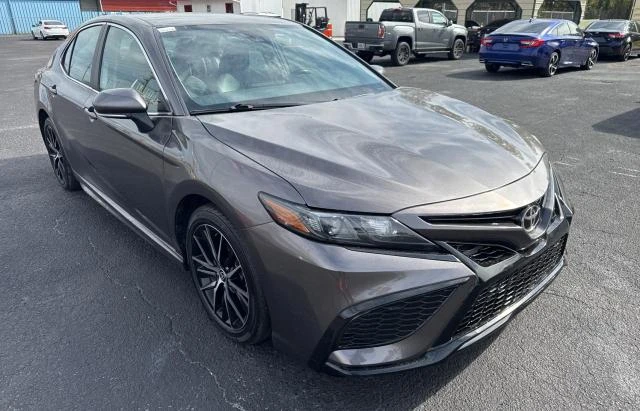 Toyota Camry SE, Налична сервизна, Минимална щета!, снимка 1 - Автомобили и джипове - 48727261