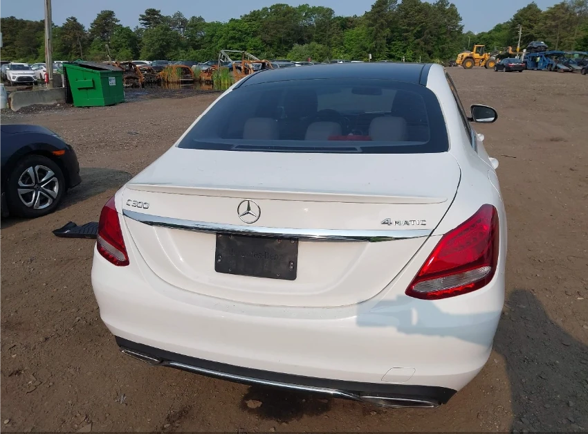 Mercedes-Benz C 300 4MATIC* AMG-PACK* ПАНОРАМА* ПОДГРЕВИ* START/STOP - изображение 5