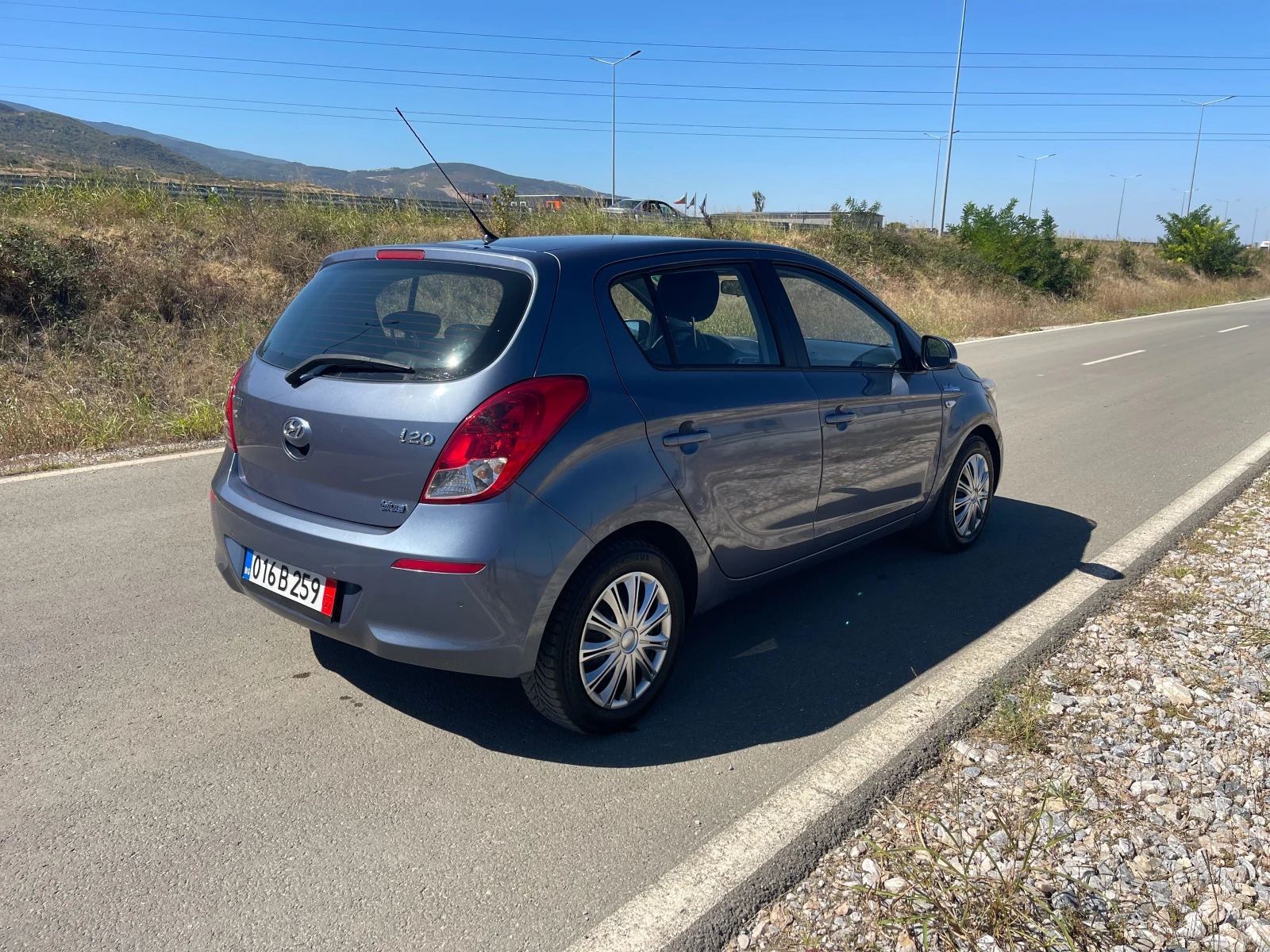 Hyundai I20 1.4 6-Speed Швейцария - изображение 6