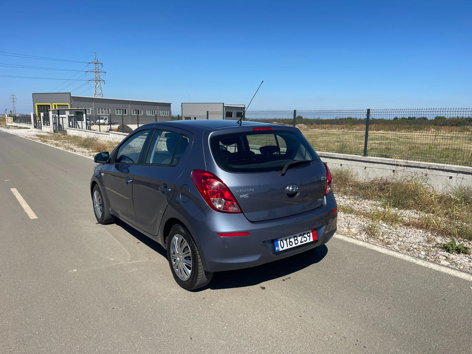 Hyundai I20 1.4 6-Speed Швейцария - изображение 4