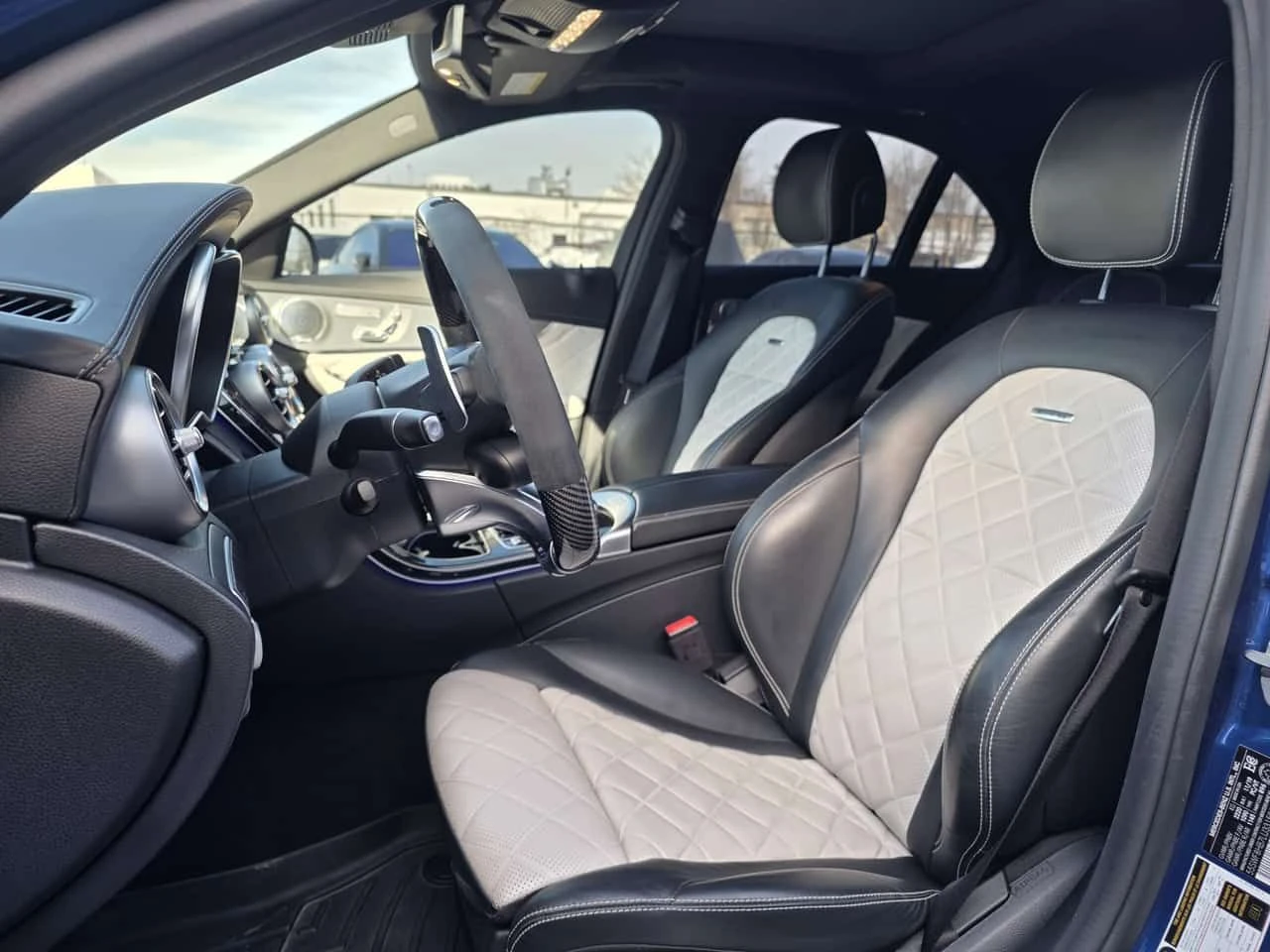 Mercedes-Benz C 63 AMG  S | DISTRONIC | ДВА КОМПЛЕКТА ГУМИ |  CARFAX  - изображение 9